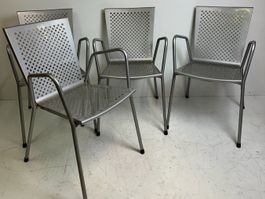 4 stapelbare Metallstühle Armlehnen – Gartenstühle modern