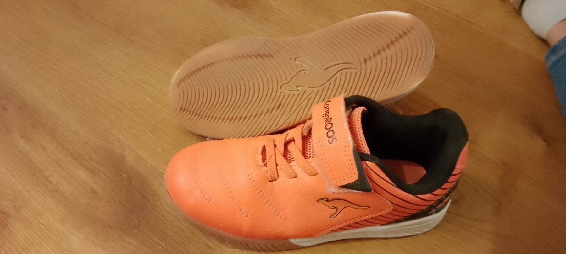 Scarpe per ragazzi: Hallenschuhe gr 31 – Usato da Mols venduto da Springer0