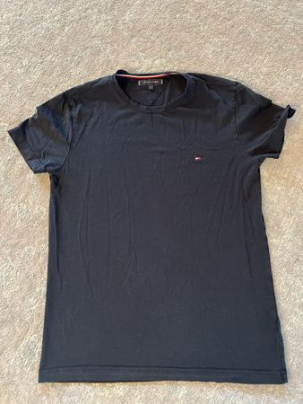 Schwarzes Tommy Hilfiger T-Shirt, Grösse L, Top Zustand!