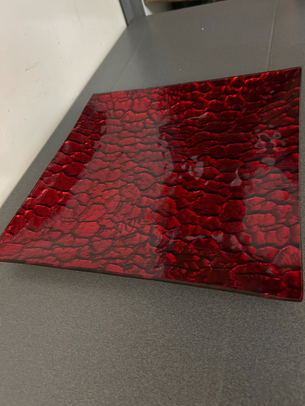 Piatti: Eleganter roter glänziger Teller - assiette décorative – Usato da Küsnacht ZH venduto da filo_fila8700 1