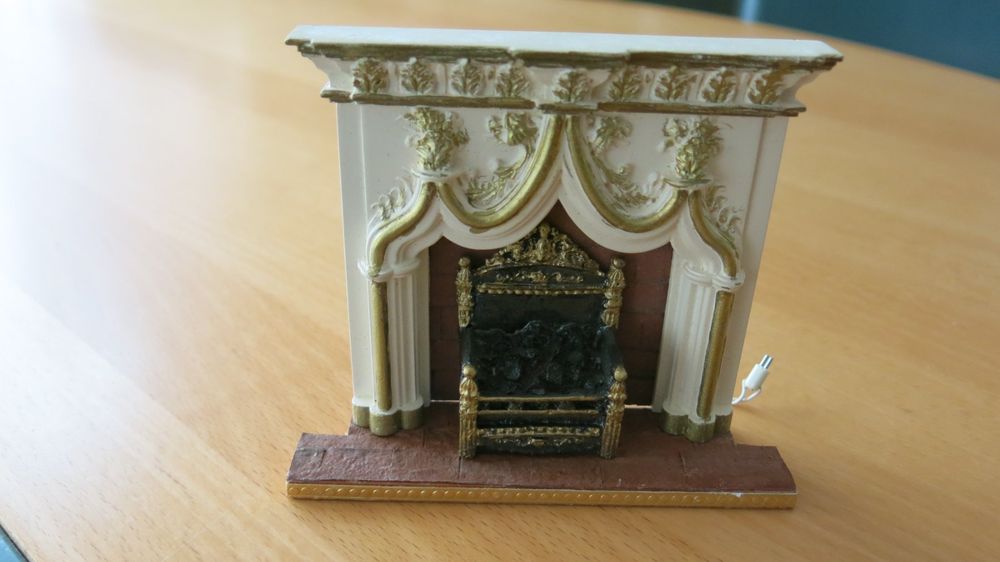 Melody Jane Puppenhaus Kamin-Set Im Maßstab 1:24 – Mit Trennwand & Zubehör Für Detailverliebte Miniatur-Fans