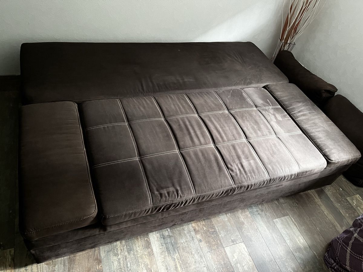 Divani: Sofa braun mit Bettfunktion und Stauraum gebraucht – Usato da Steg im Tösstal venduto da Glino 1