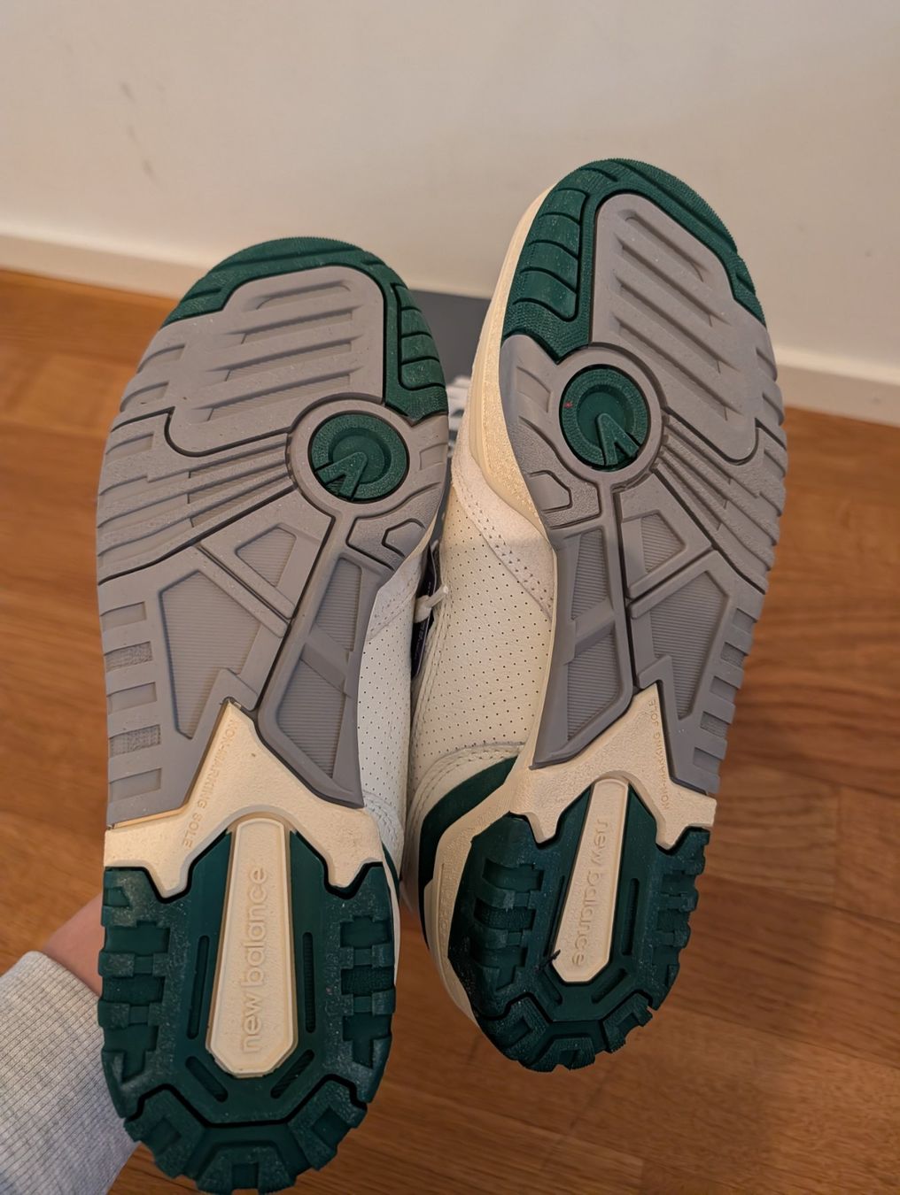 New Balance Scarpe da uomo: New Balance BB550 - Gr 39.5 – Nuovo e nell'imballaggio originale da Rüschlikon venduto da rosgm 3