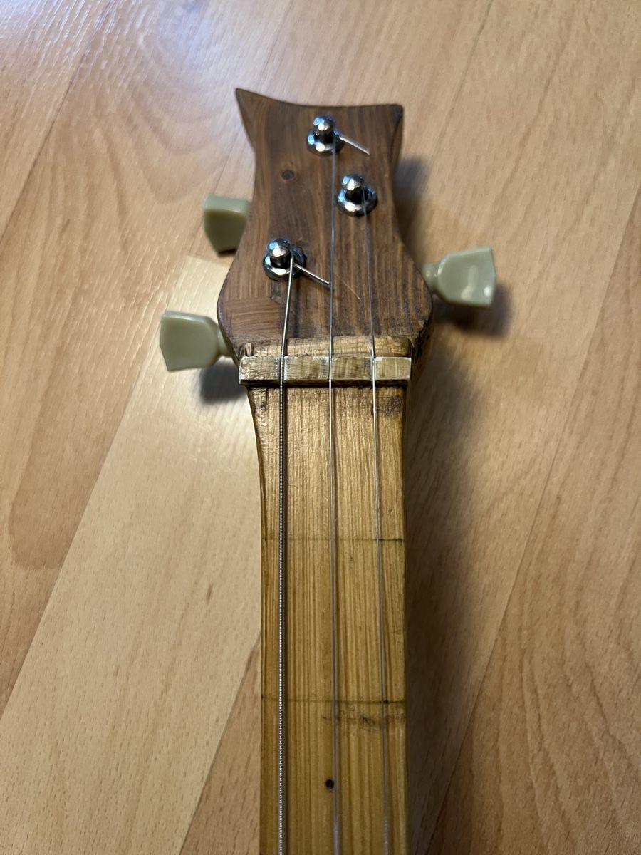 Strumenti musicali: Cigar box guitar – Usato da Corcelles NE venduto da Yabo 3
