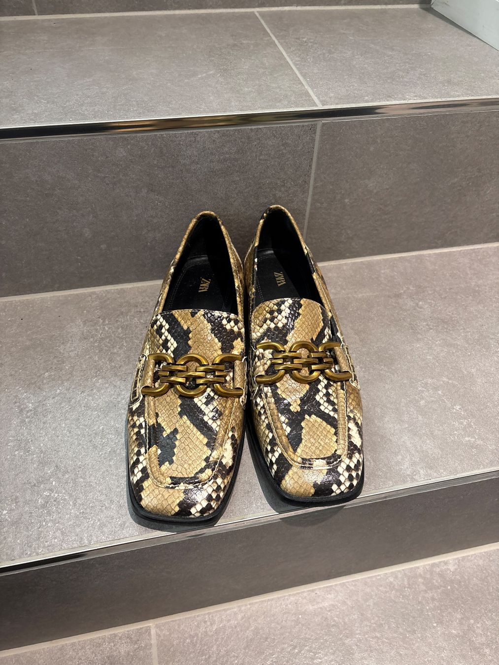 Zara Scarpe da donna: Zara Loafers Schlangenmuster Gr. 40 – Usato da Würenlos venduto da ili_mc7g
