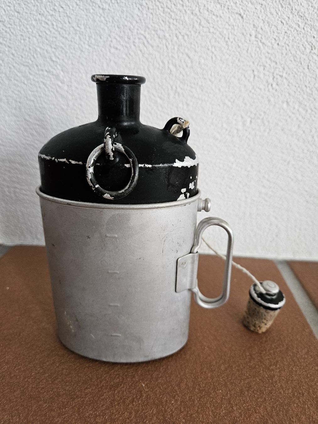 Attrezzatura & Pezzi di ricambio: Militär Feldflasche mit Becher – Usato da Eschenbach SG venduto da MarThu 1