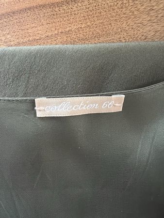 Collection 66, robe en soie vert olive, taille 42 ✨