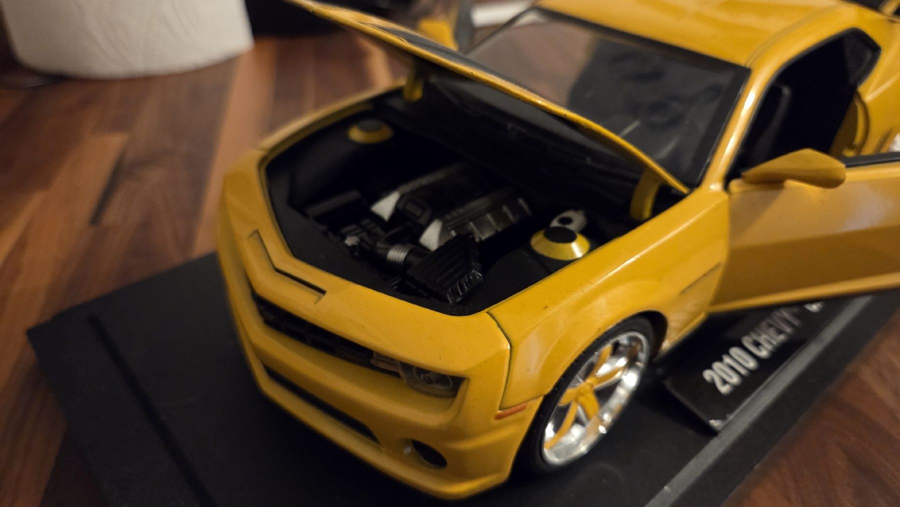 Chevrolet Modellini d'auto: Modellauto 2010 Chevrolet Camaro SS gelb mit Displayständer – Usato da Rothrist venduto da Benj1990 1