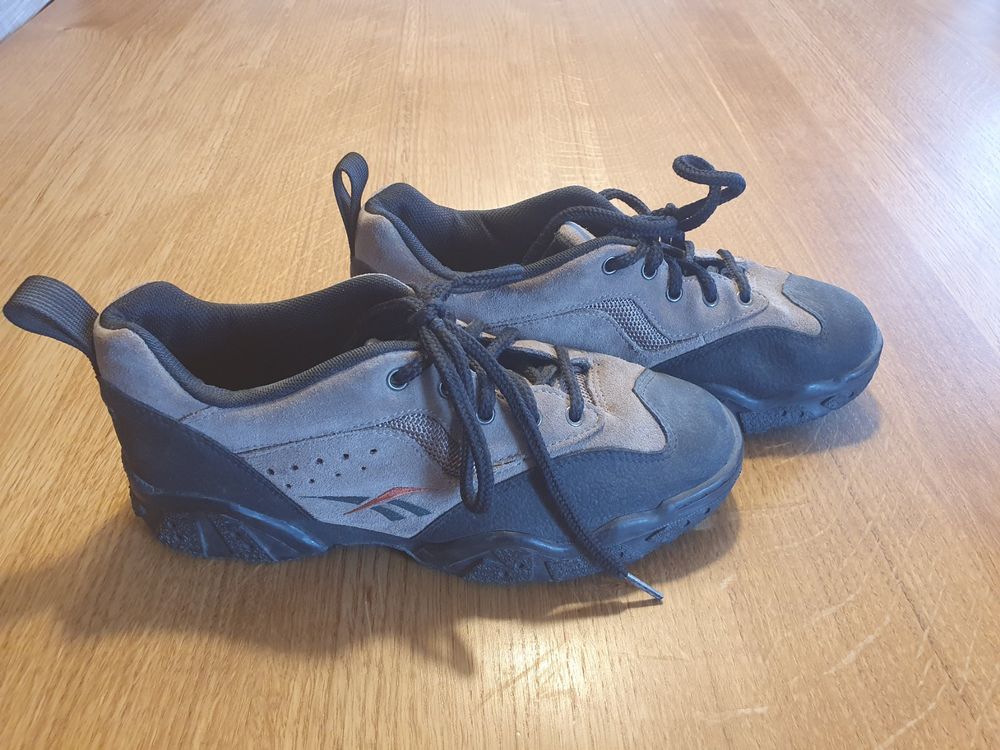 Reebok Schuhe Gr. 40 (Gebraucht) in Wollerau für CHF 7 – mit Lieferung ...
