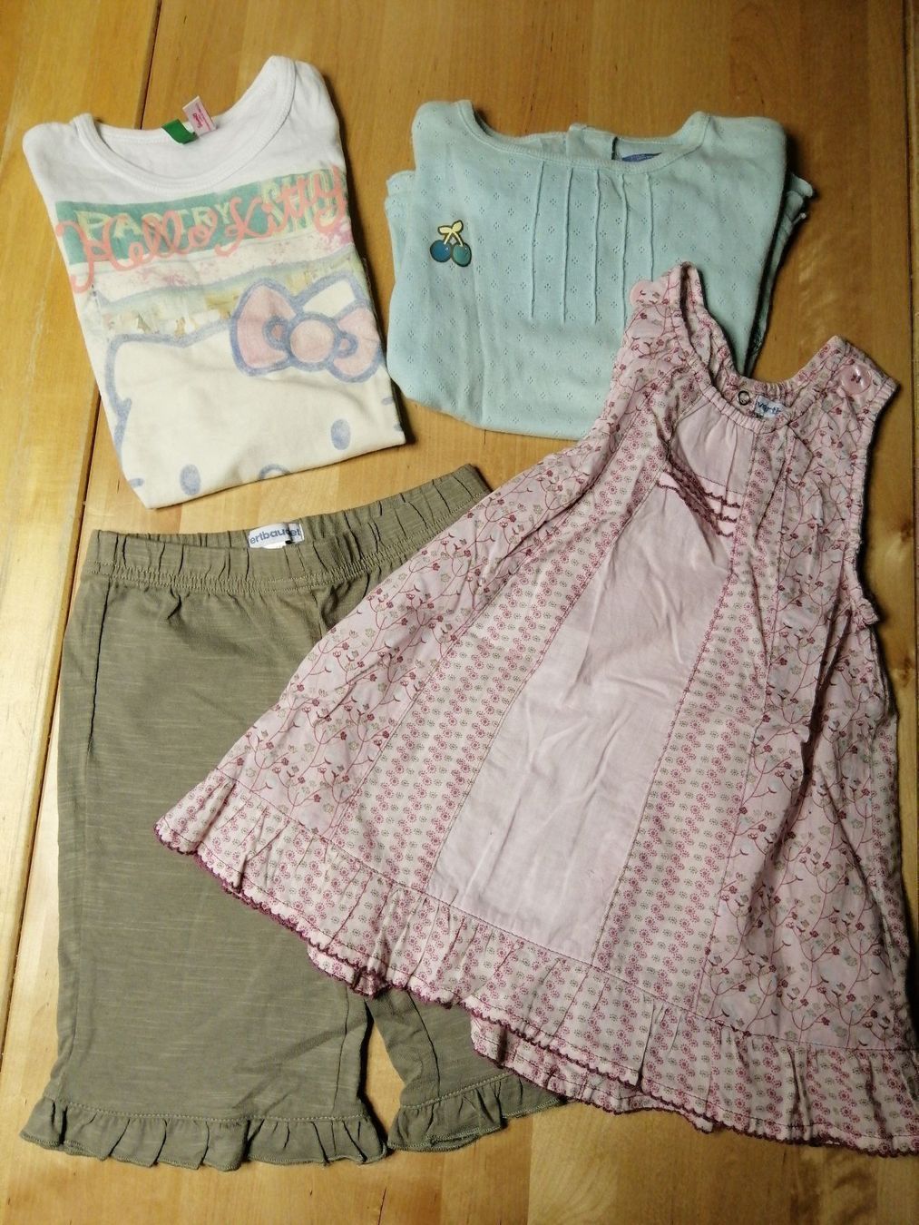 Lotti & Set di vestiti: 1 lot de 4 habits taille 86 – Usato da Attalens venduto da frakimir