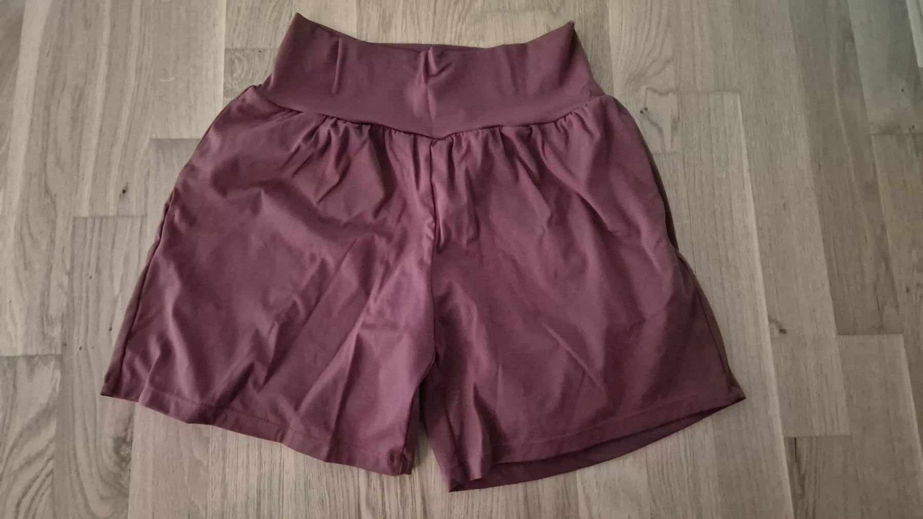 Halara Hosen: Shorts Gr. L – Gebraucht aus Kriens von nati.r