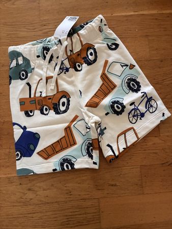 Leichte Shorts Gr. 122, Neu