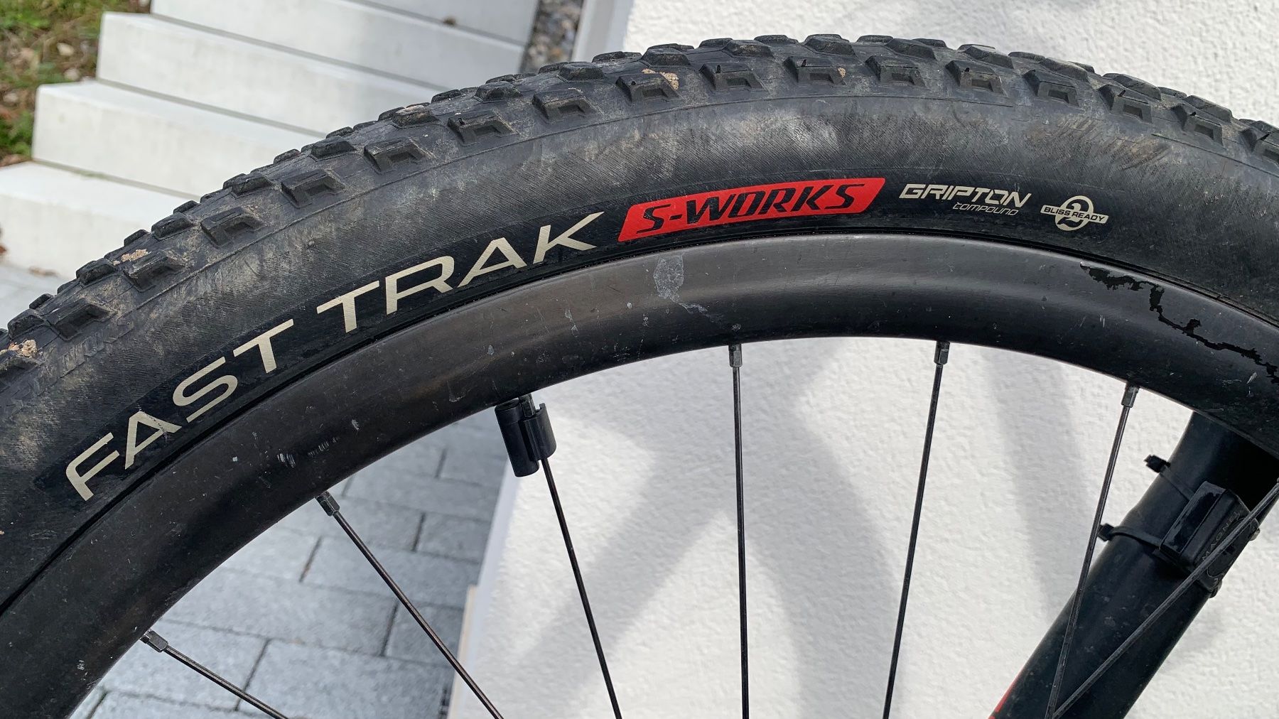 Specialized Velos: Specialized Epic Expert - 29 Zoll - Carbon - Gr. M - Fully – Gebraucht aus Udligenswil von  8