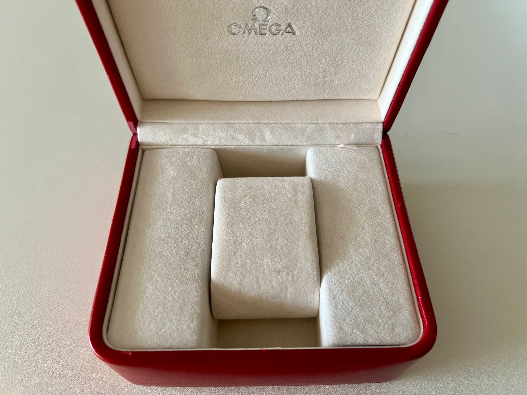 Omega Orologi: OMEGA red watchbox with outerbox and soft microfiber, 2000’s – Usato da Mont-sur-Lausanne venduto da vmi_ym5l 4