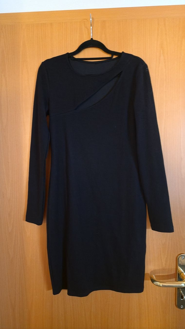 Robes: Damen Kleid schwarz Grösse M  – D'occasion à Bubendorf par ang_b829
