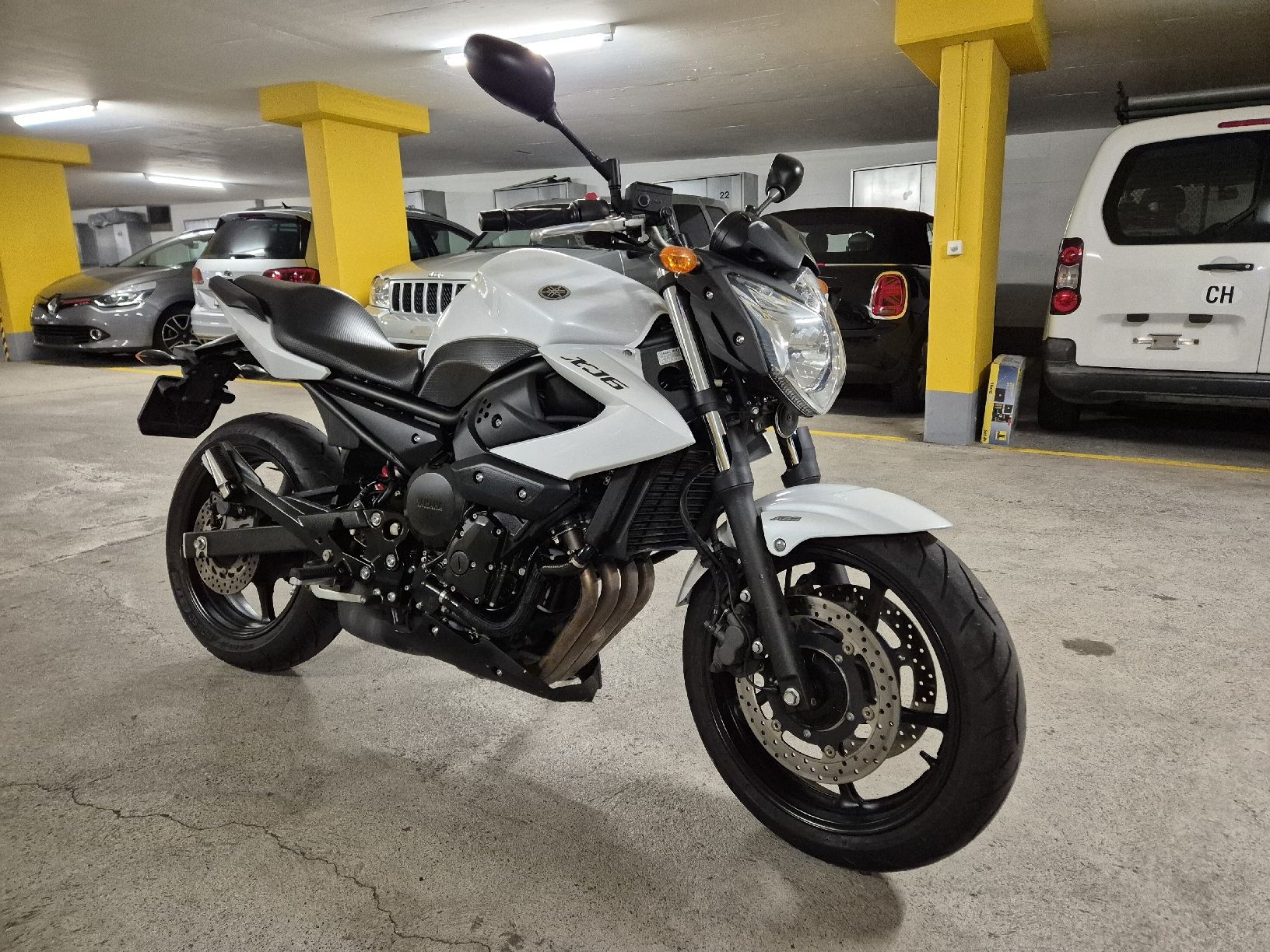 Yamaha Route: Yamaha XJ6NA ABS  35kW – D'occasion à Forch par benwyd 1