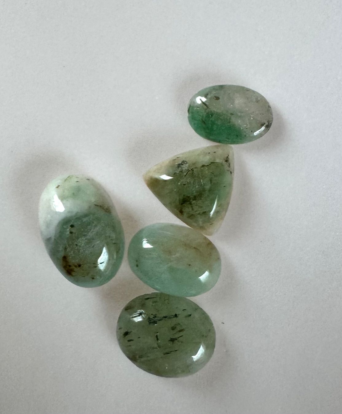 Pietre preziose: 5 schöne Smaragd Emerald Cabochons     UNIKATE – Nuovo e nell'imballaggio originale da Leuggern venduto da gemshow 1