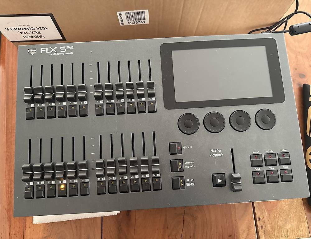 Console di mixaggio: Zero88 FLX S24 Lichtsteuerpult – Usato da Muri AG venduto da Ludrigen