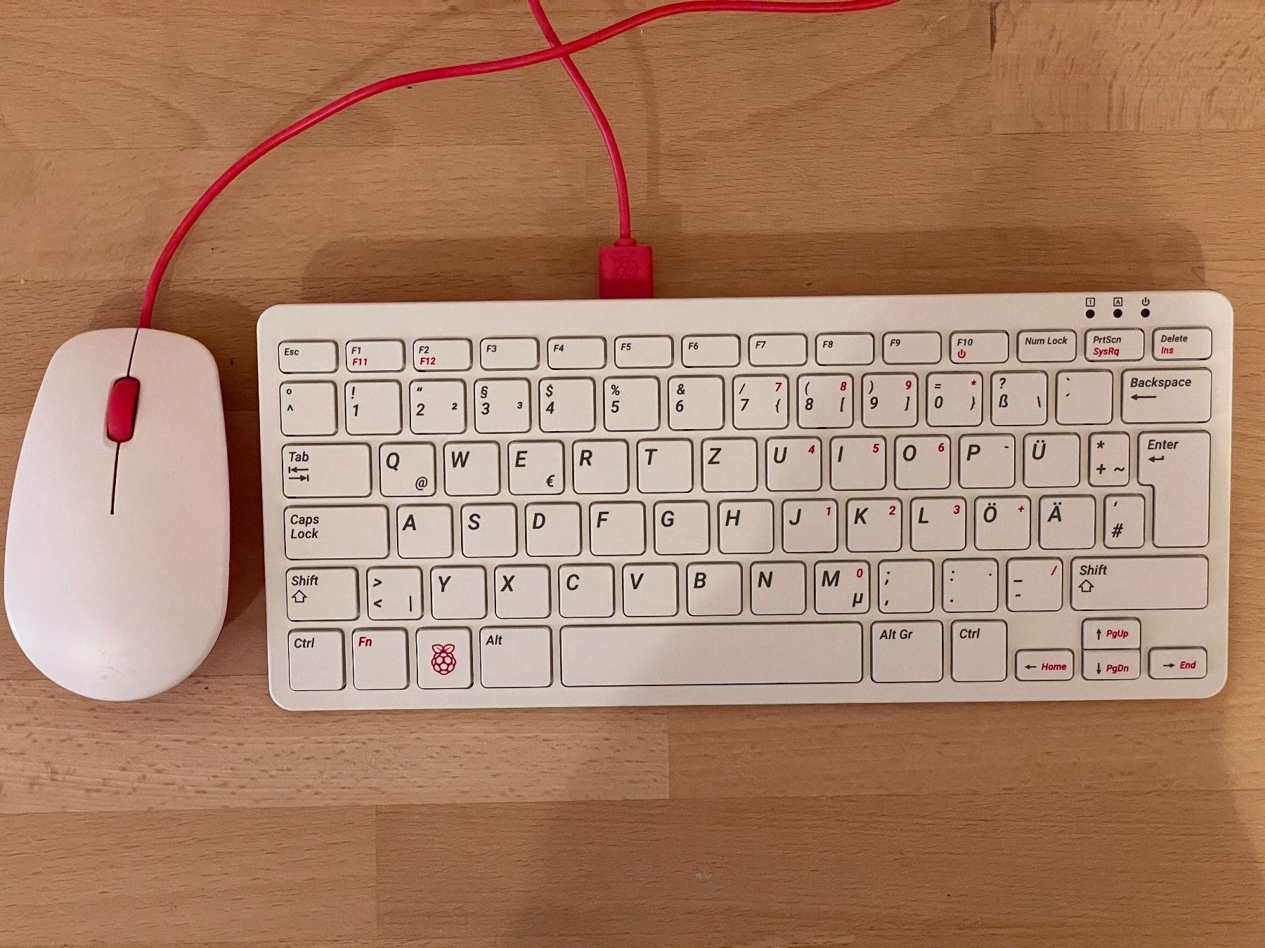 Raspberry Pi PCs: Raspberry Pi 400 Set mit Originalzubehör – Gebraucht aus Pfungen von gilbertfr 9