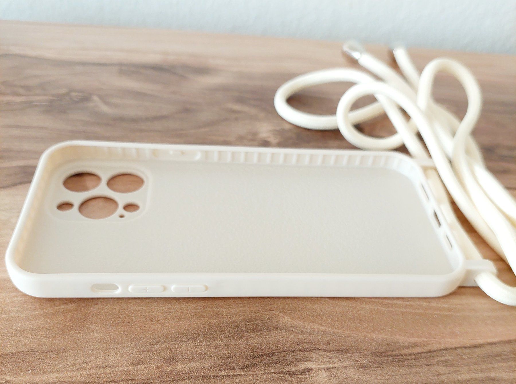 Cover & Protezioni schermo: Handyhülle iPhone 13 Pro Max mit dem Tragegurt Neu – Nuovo e nell'imballaggio originale da Zürich venduto da maj_76zn 7