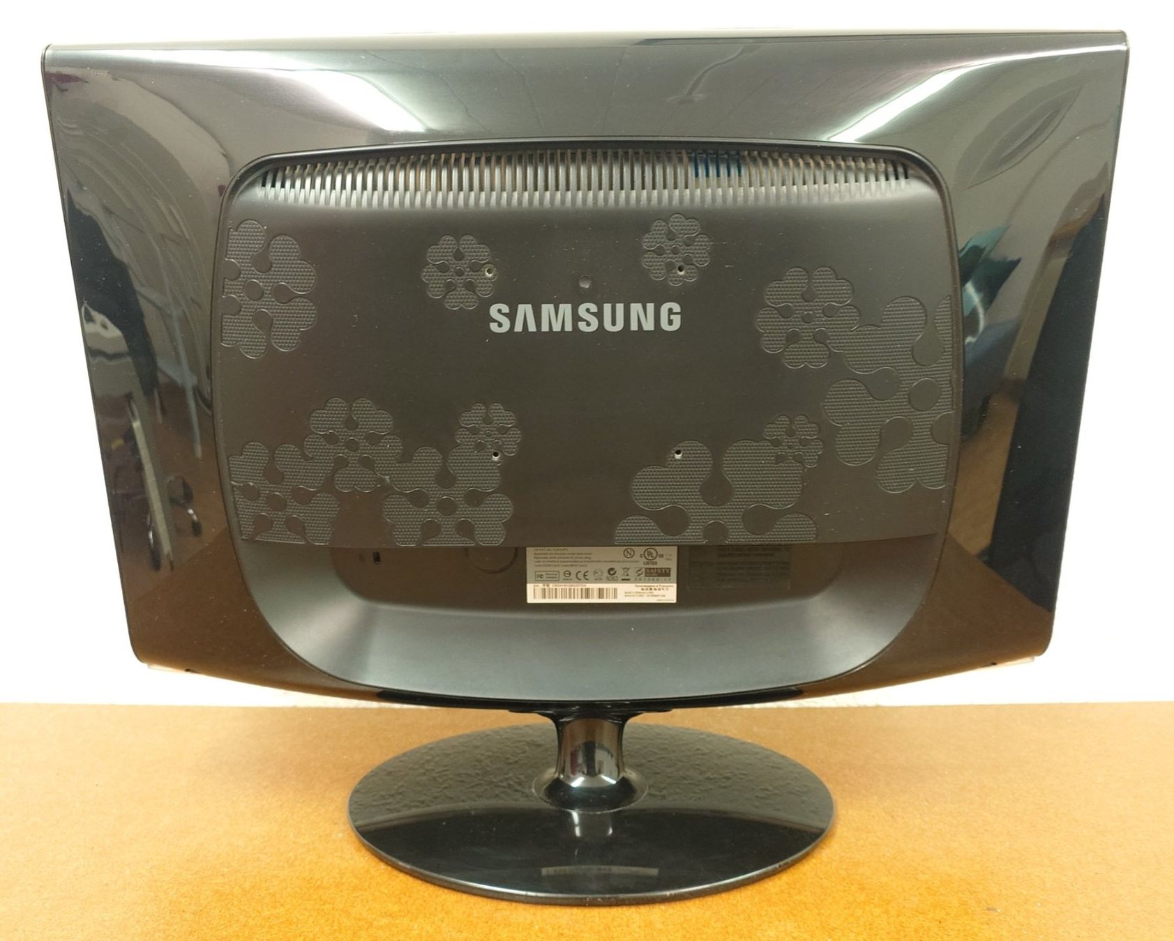 Samsung Monitor: Samsung SyncMaster 2433BW 24" Monitor - getestet – Usato da Ostermundigen venduto da Chrisascht 4