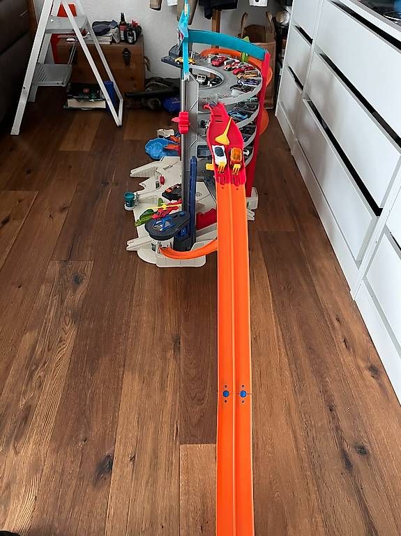 Giocattoli: Hot Wheels Megacity Parkgarage mit 35 Autos – Usato da Mühlethurnen venduto da JackyCindy 1