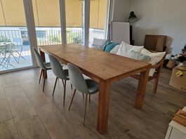 Schöner Massivholztisch inkl. Bank & Stühle