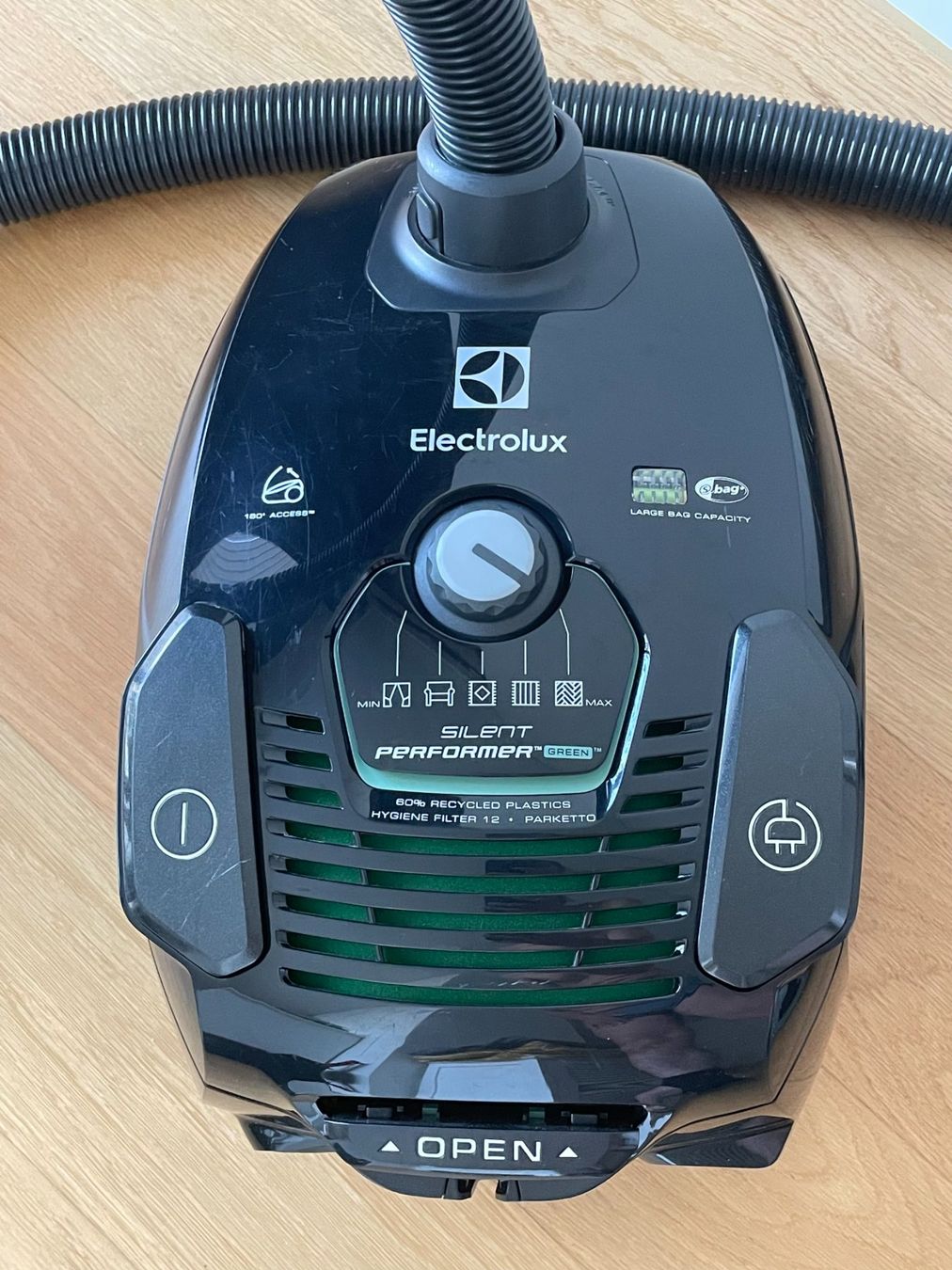 Electrolux Aspirapolveri & Accessori: Electrolux Silent Performer Staubsauger mit 5x Beuteln – Usato da Zürich venduto da TTLM 2