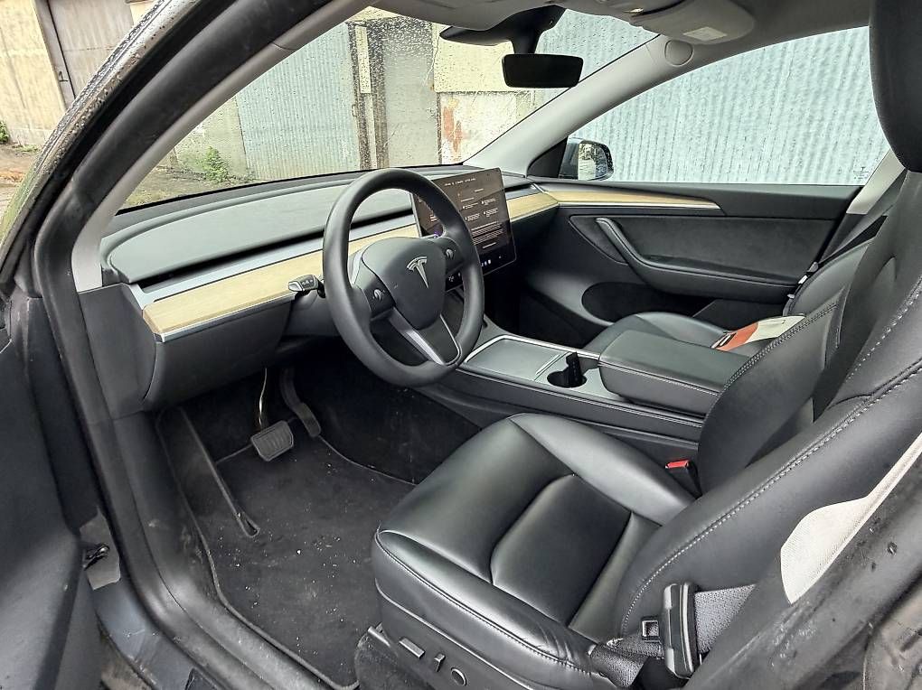 Autos: Tesla Model Y – Gebraucht aus Giubiasco von automobili72 2