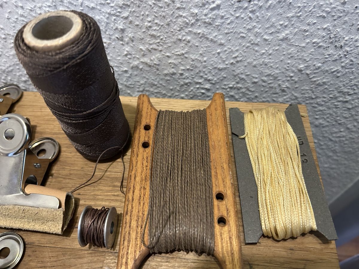 Tutti gli attrezzi: DIVERSE SATTLER MATERIALIEN – Usato da Bottmingen venduto da Surubi 2