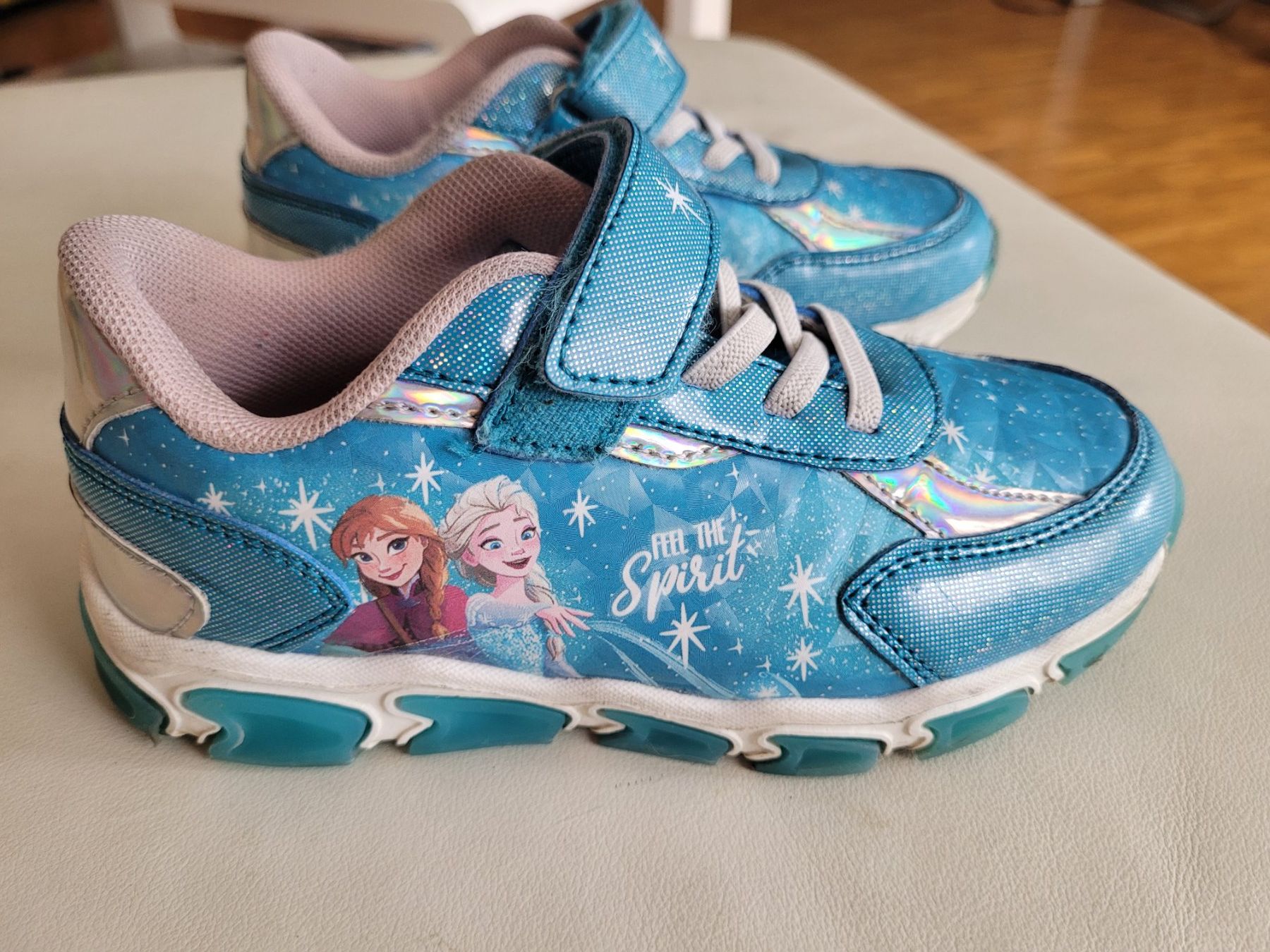 Schuhe für Mädchen: Turnschuhe Grösse 29 – Gebraucht aus Uster von Gabi64 1