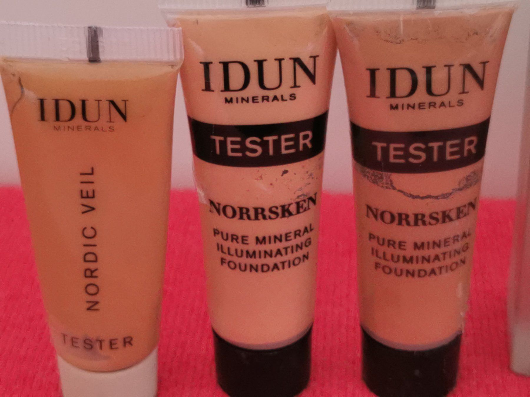 Clarins Make-up: Hochwertige Foundation-Cremes, 6 Stück – Gebraucht aus Schlieren von vlalif 3