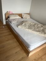Doppelbett aus Holz mit Kopfteil gebraucht guter Zustand