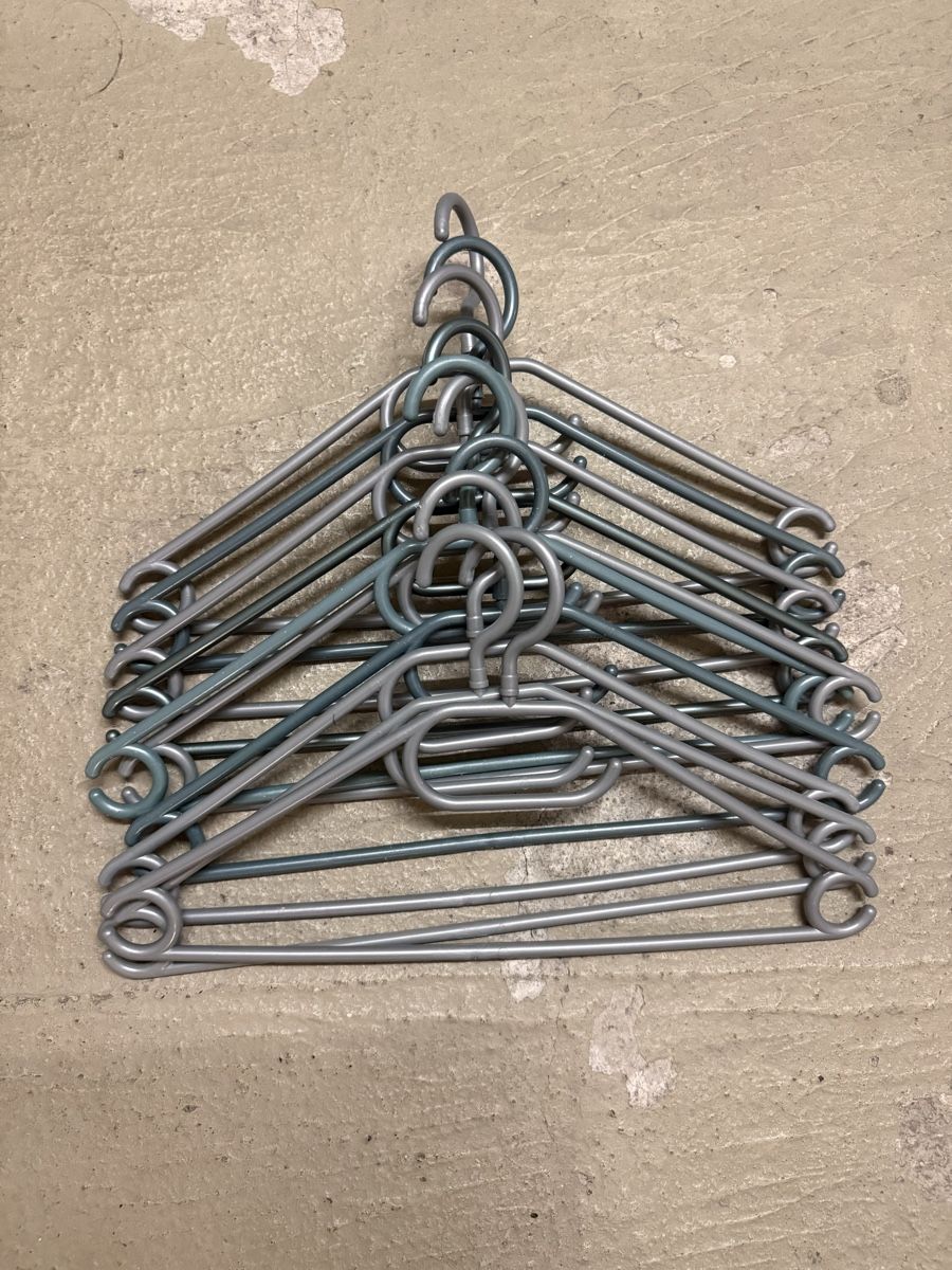 Appendiabiti: 76 Kunststoff-Kleiderbügel – Usato da Zürich venduto da susinha88