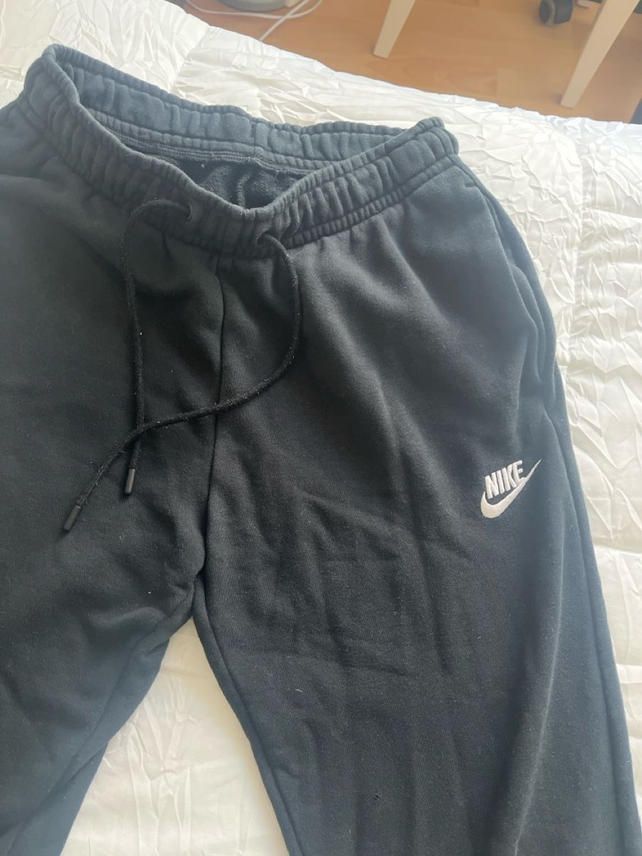 Nike Pantaloni: Nike Damen Trainerhosen – Usato da Arch venduto da sibylle.anne 2