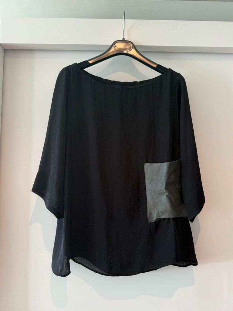 Zara Blusen: Schwarze Chiffon Bluse mit Lederdetail. – Gebraucht aus Zürich von spo_6dbg