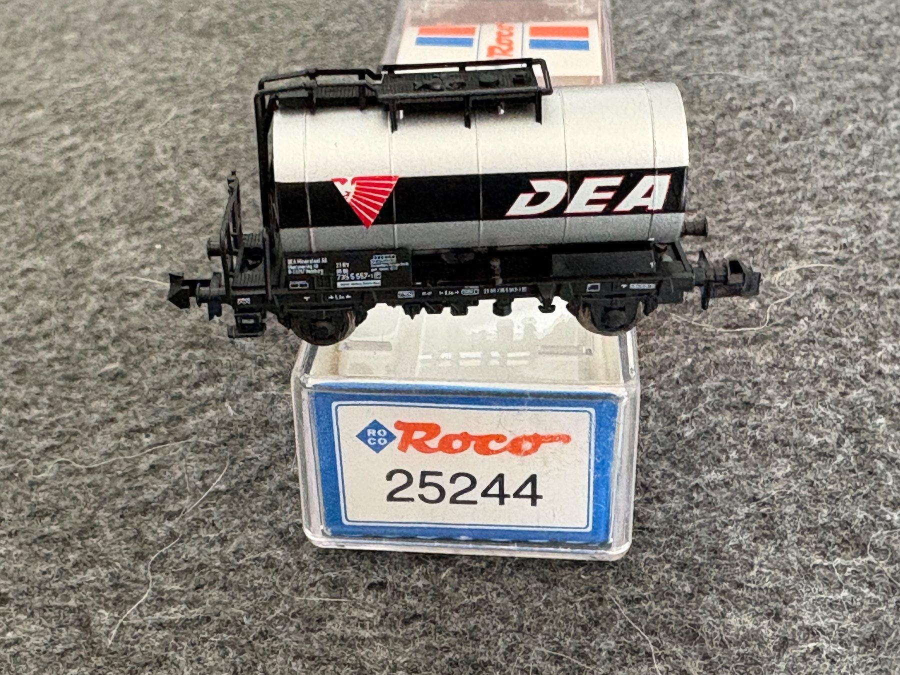 Roco Modellini di ferrovie: Roco 25244 Kesselwagen – Nuovo (secondo la descrizione) da Hauterive NE venduto da eriamch