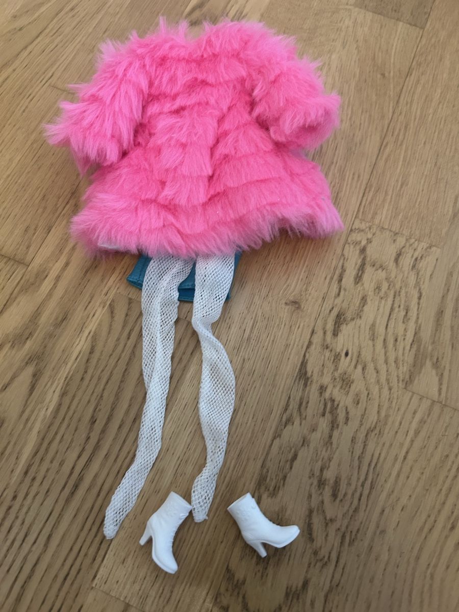 Bambole: Barbie Kleider Set mit tollem Mantel – Usato da Thalwil venduto da Centrone 1