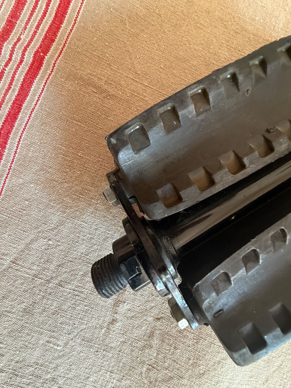 Ersatzteile: Pedal links Militärvelo 05 – Neu (gemäss Beschreibung) aus Basel von steegg 1