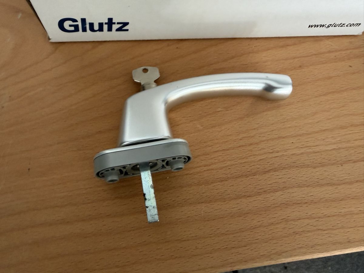 Fenster: Abschliessbare Fenstergriffe – Gebraucht aus Lufingen von Roeller 1