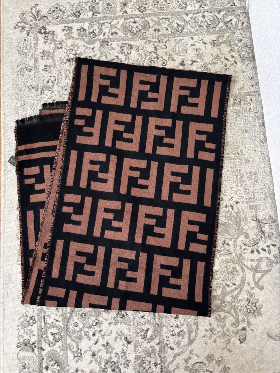 Foulard & Sciarpe: Scarf in brown – Nuovo (secondo la descrizione) da Horgen venduto da lme_8kj7 2