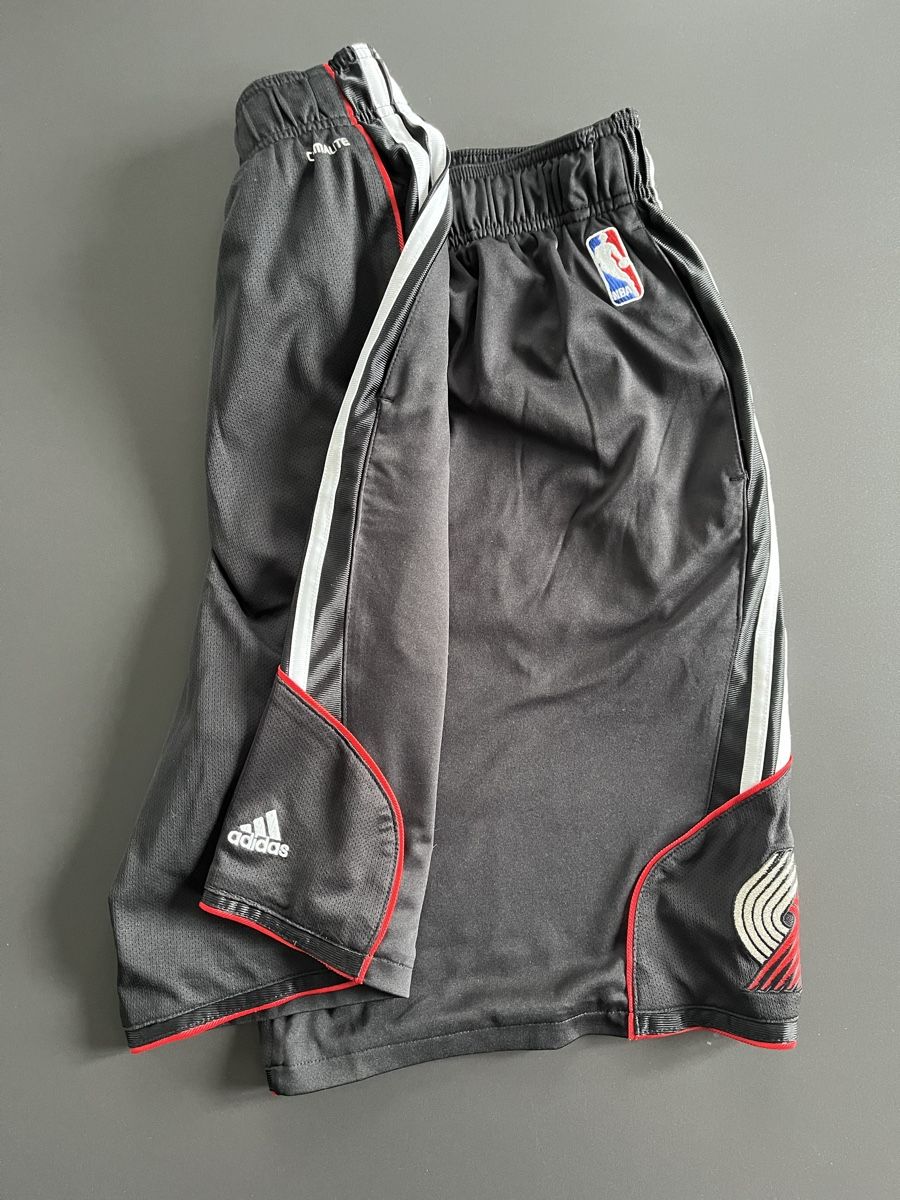 Adidas Pantaloni: Short adidas – Usato da Lutry venduto da meg_pk9l 1