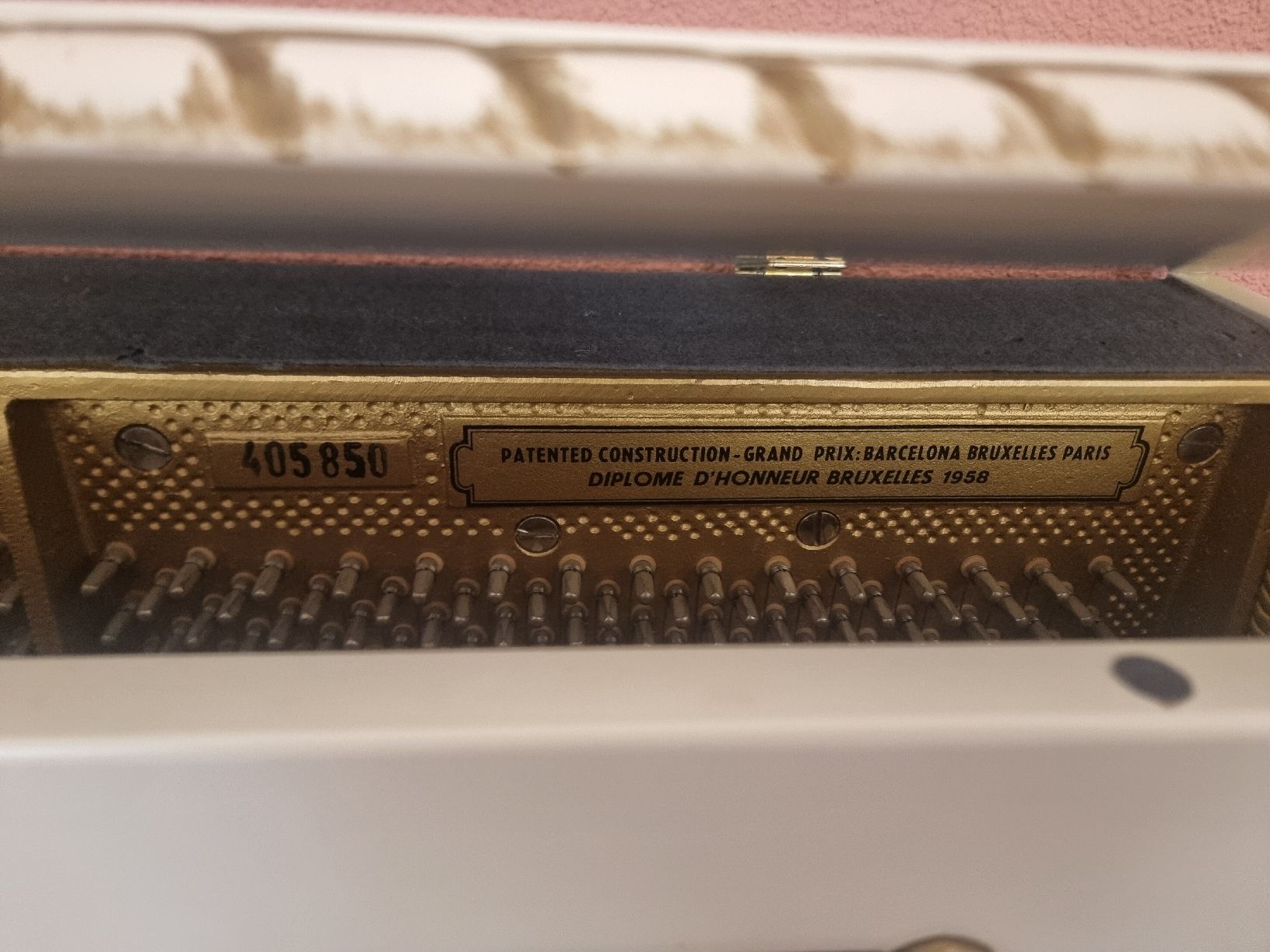 Strumenti musicali: Klavier weiss mit Klavierhocker – Usato da Sempach venduto da Severin.Roth 3