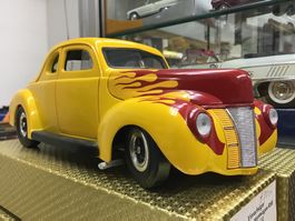 Sammlermodellauto: Ford Coupe 1940 Hot Rod Gelb Rot 1:18