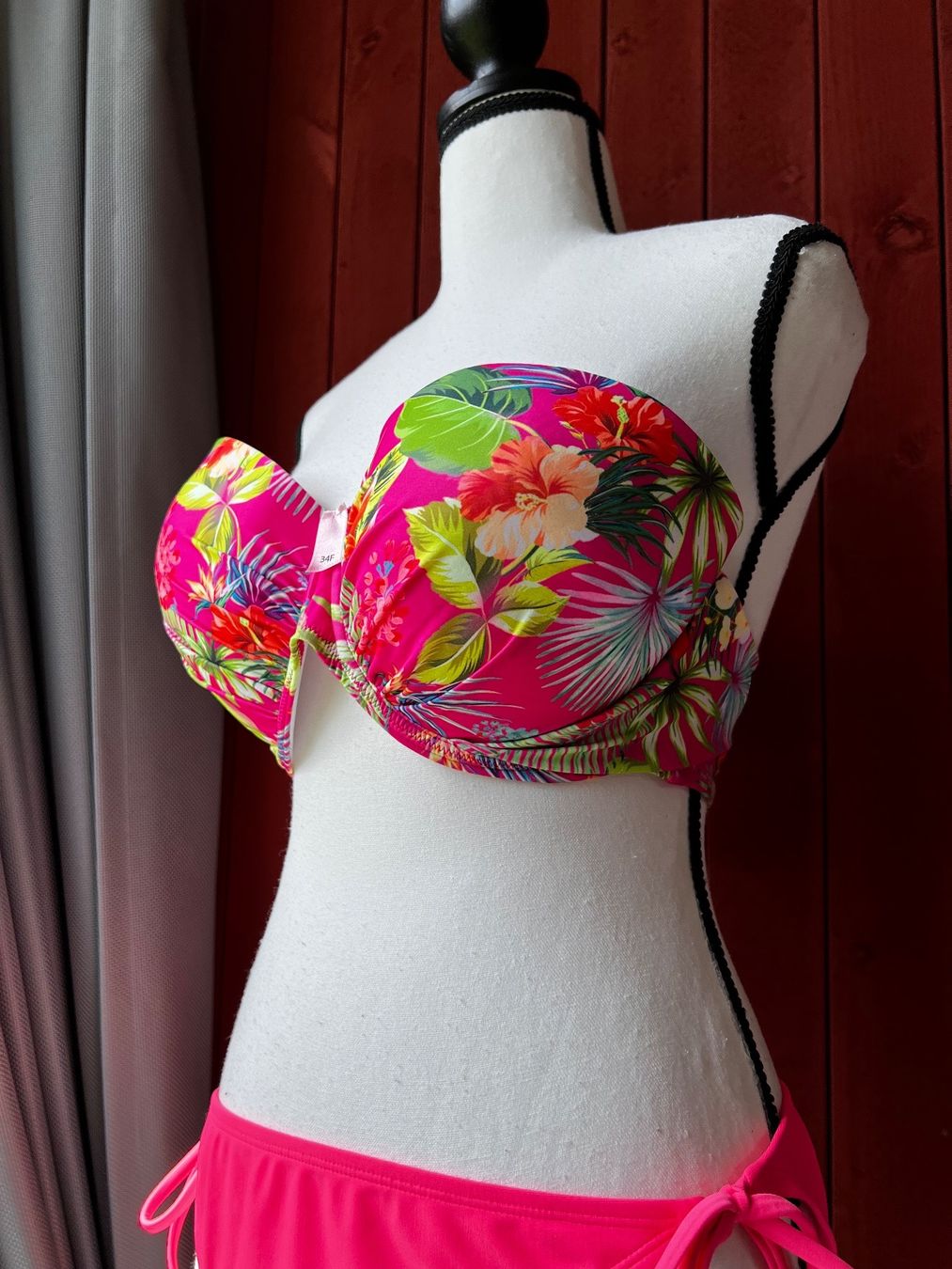 Roxy Badekleider & Bikinis: BH 75 Unterhose XL Roxy Neu Badeanzug – Neu und originalverpackt aus Riehen von edu_92w7 7