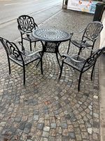  Gartentisch mit 4 Stühlen aus Aluminium sieht aus wie neu