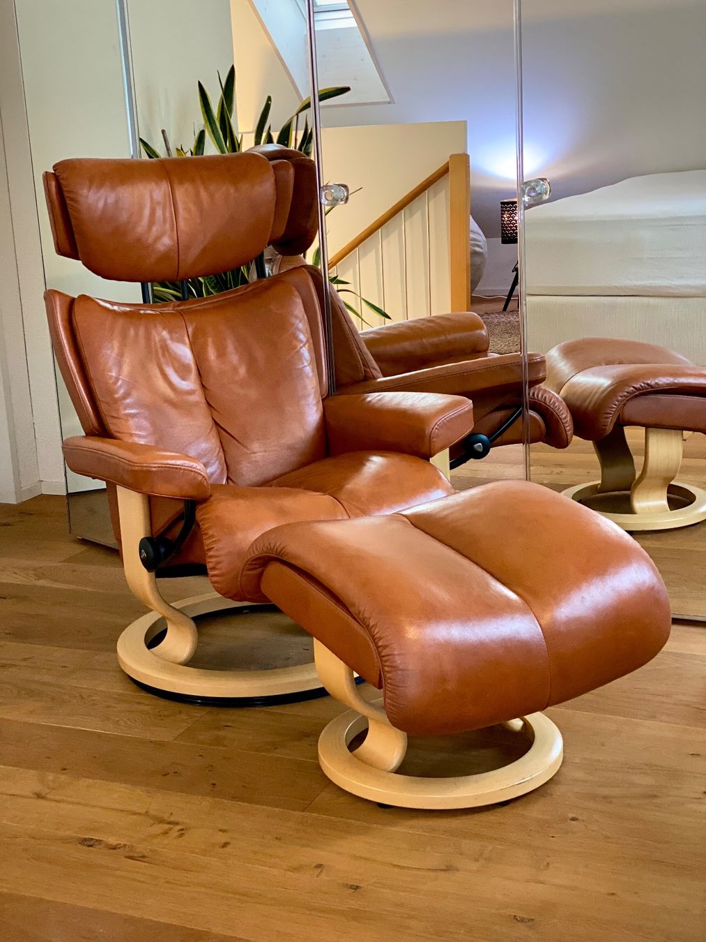 Stressless Poltrone: (NP 5000+) Stressless® Magic Relax Sessel Größe S mit Hocker – Usato da Rorbas venduto da Samayo_ 1