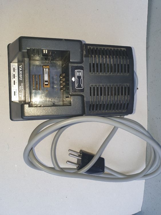 Funk Yaesu NC29 q Quick charrger Kaufen auf Ricardo