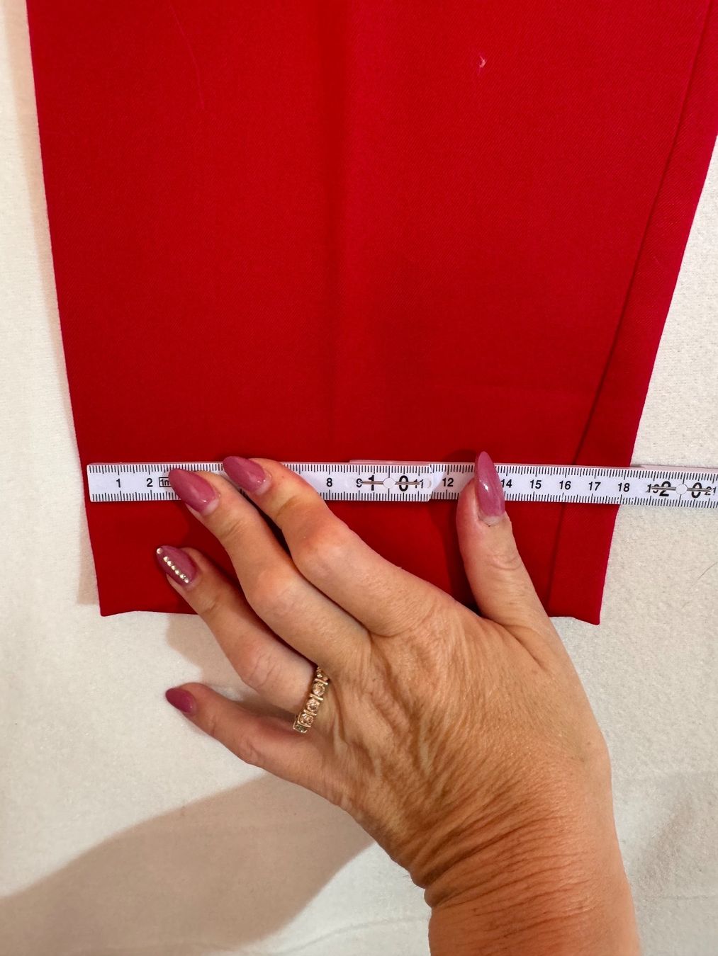 H&M Pantaloni: Rote Hose mit Gürtel von H&M Gr. 38 – Usato da Grosswangen venduto da second_hand_dress 3