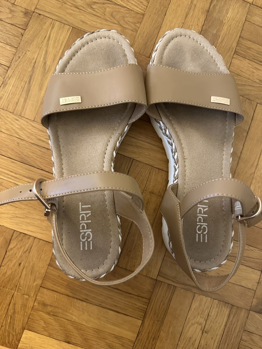 Esprit Chaussures femmes: Esprit Sandalen Gr. 38 – D'occasion à Neuenhof par prada010